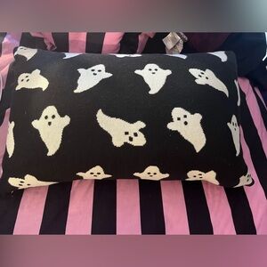 Ghost pillow Sweet Street